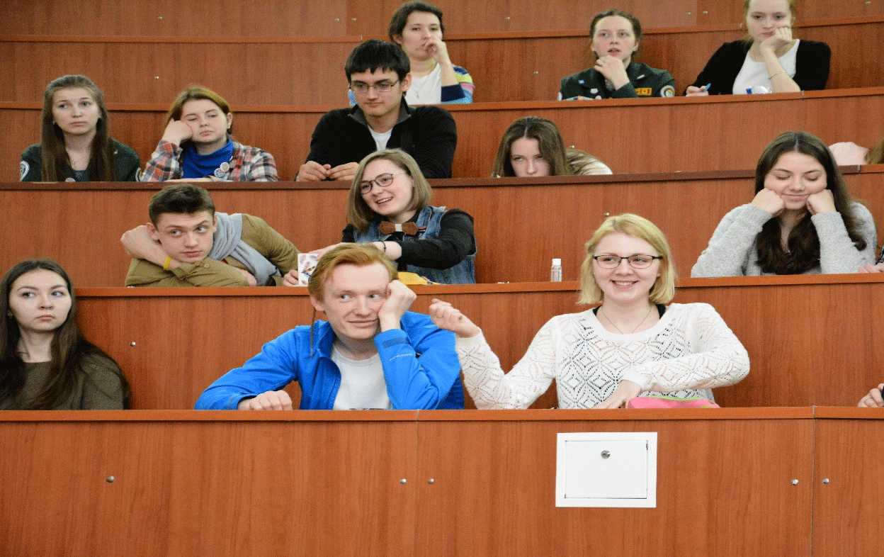 В Кирове прошли уроки финансовой грамотности для студентов и вожатых