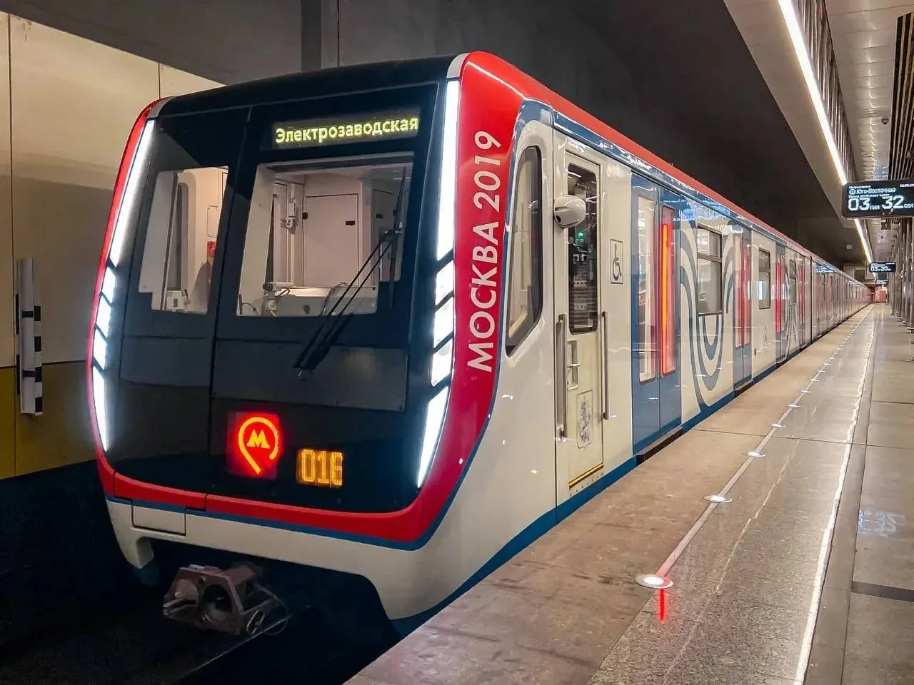 По московскому метро пойдет поезд 90-летия Кировской области