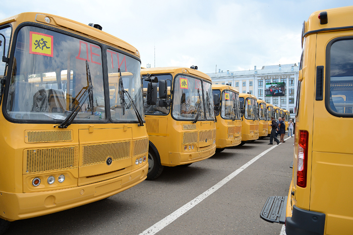 Кировские школы получат 68 новых автобусов