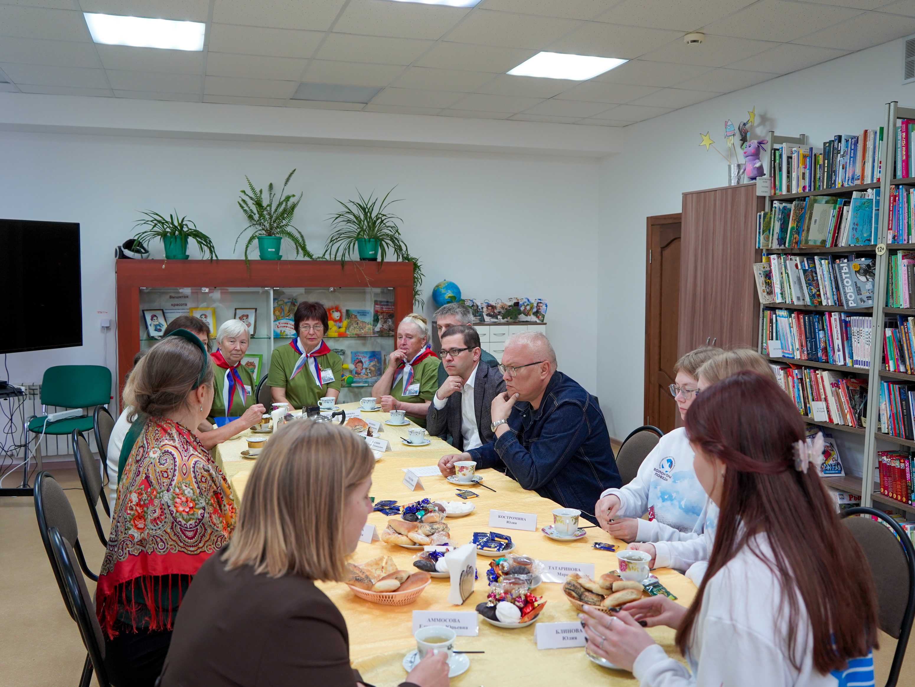 Жители Рудничного создали именные шевроны для бойцов