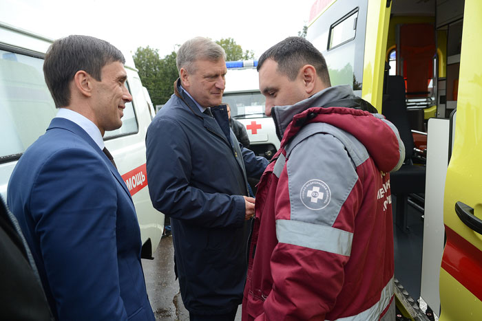 22 районные больницы получили новые машины скорой помощи