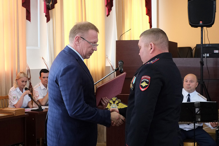 Сергей Щерчков поздравил сотрудников кировской Госавтоинспекции