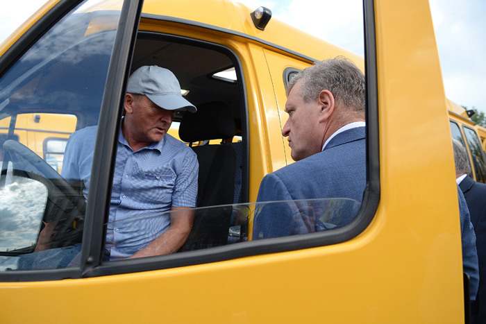 Кировские школы получат 68 новых автобусов