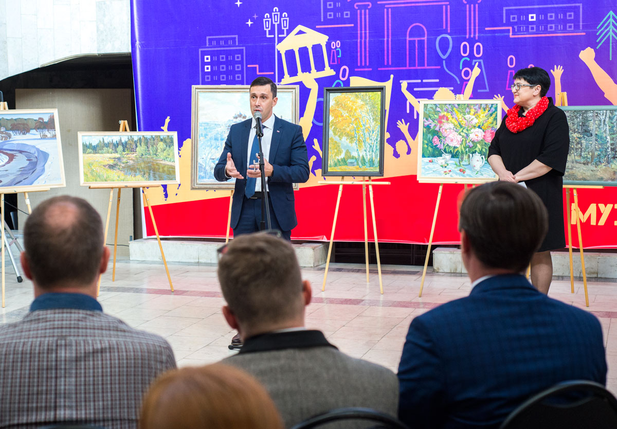 Вятские художники подарили кировскому онкодиспансеру 50 картин