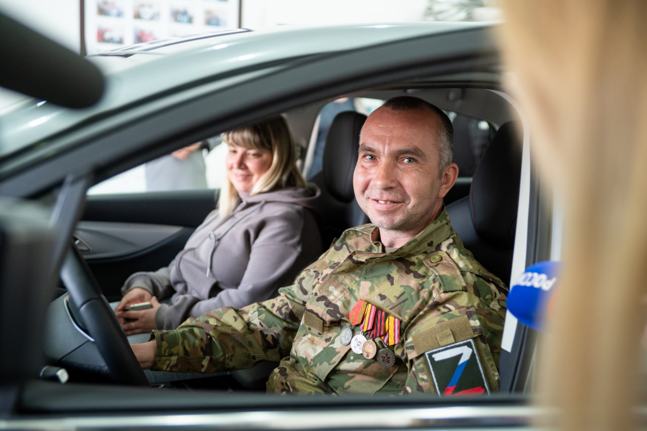 Фонд «Защитники Отечества» вручил кировскому ветерану автомобиль