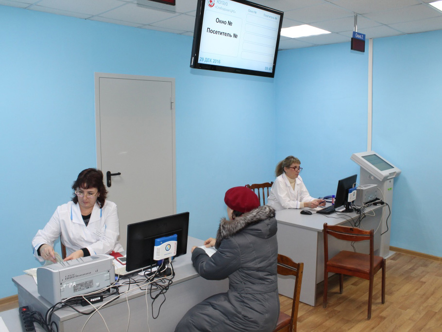 «Безбарьерные» регистратуры продолжают открываться в кировских районных больницах