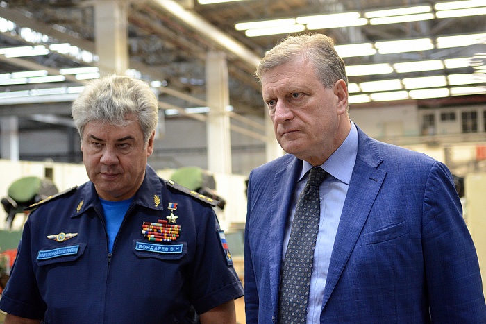 Игорь Васильев наделил главкома ВКС Виктора Бондарева полномочиями сенатора от Кировской области
