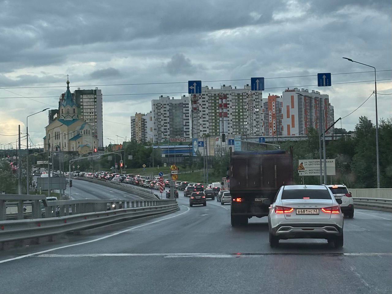 В Кирове «расшивают» загруженные перекрестки
