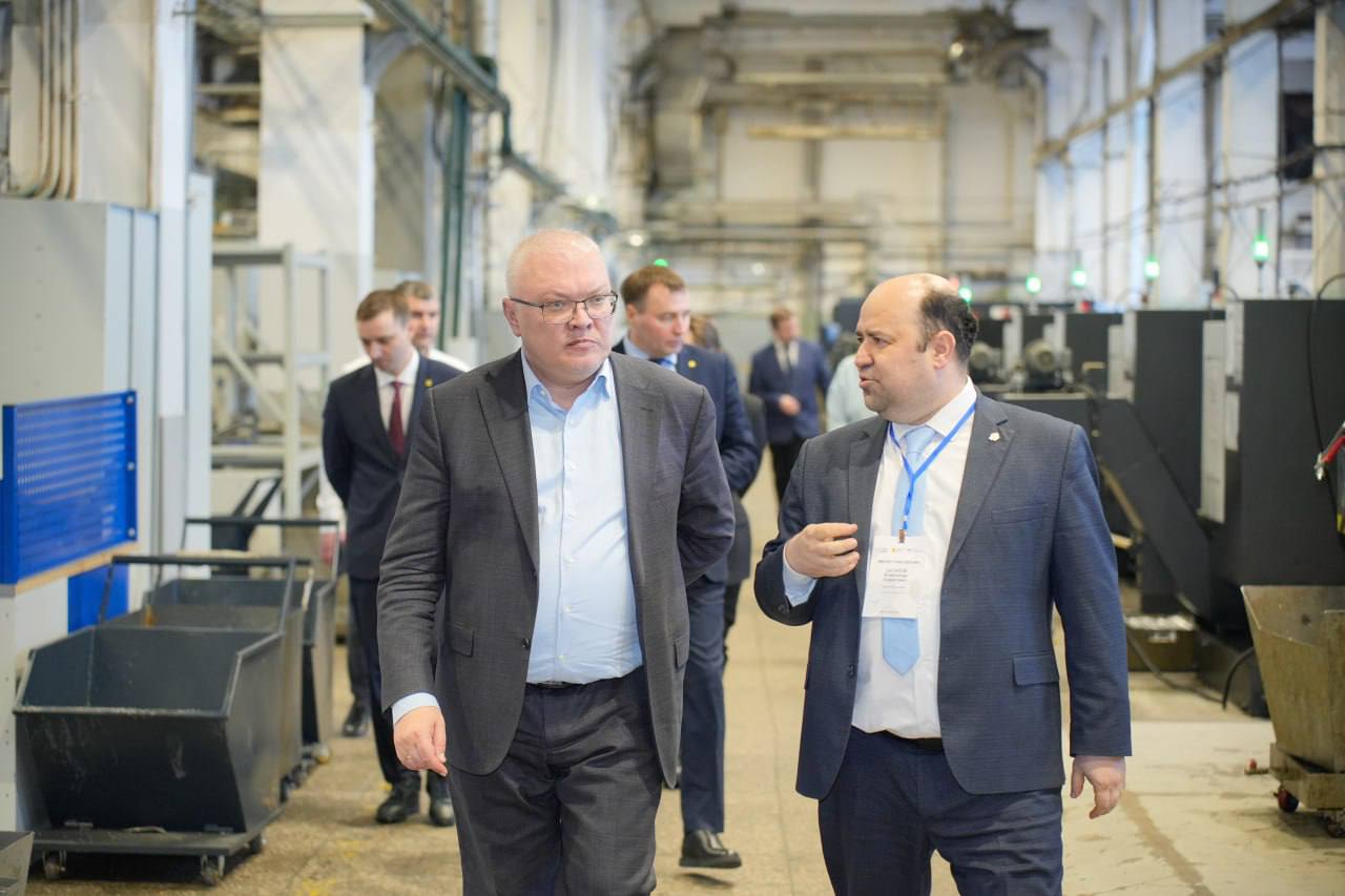 Александр Соколов посетил новый цех завода «Маяк»