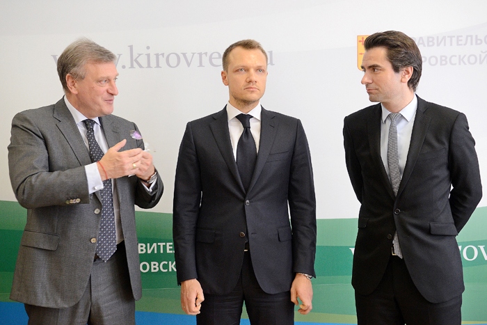 Кировская область наводит мосты