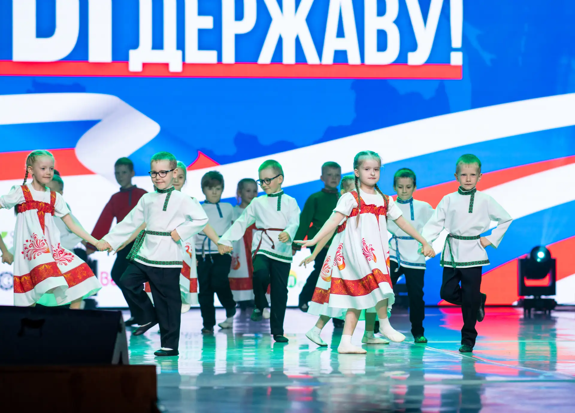 В Кирове прошел гала-концерт детских садов «Мы за Великую Державу»  