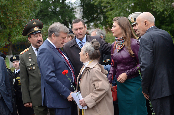 В Кирове открыт памятник кировчанам-труженикам тыла
