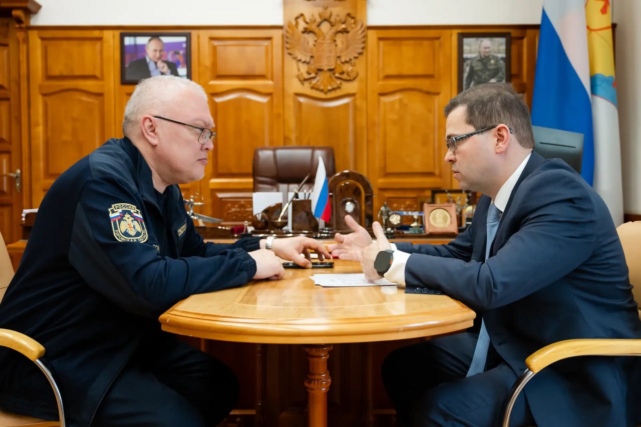 Александр Соколов и Борис Веснин обсудили вопрос приобретения автобуса для хоккеистов