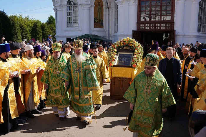 Семья Соколовых вместе с тысячами паломников отправились в Великорецкий крестный ход