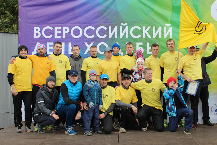 В Кирове летний спортивный сезон закрыли традиционной легкоатлетической эстафетой
