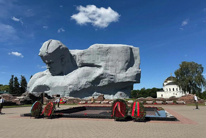 Молодежь Кировской области приняла участие в памятных мероприятиях в Беларуси