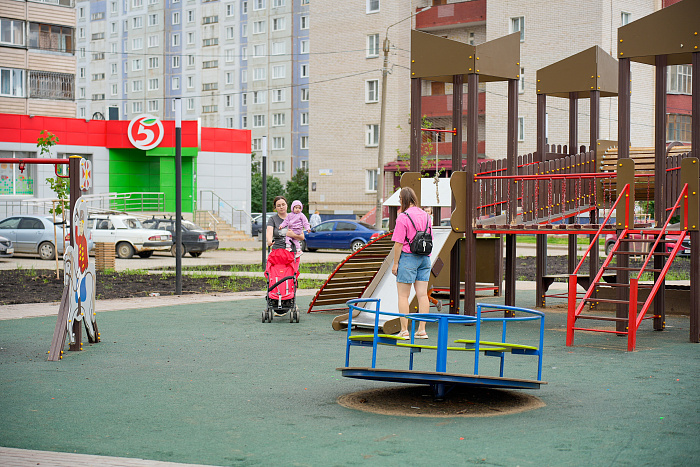 На месте пустыря в Кирове благодаря нацпроекту создали современный сквер