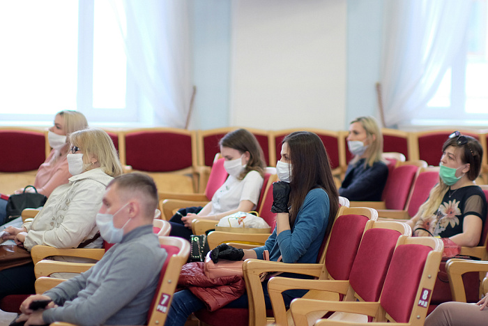 Участники программы «Служебное жильё» встретились с председателем правительства области