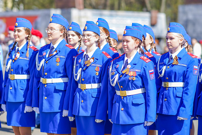 В преддверии Дня Победы в Кирове прошел юнармейский парад