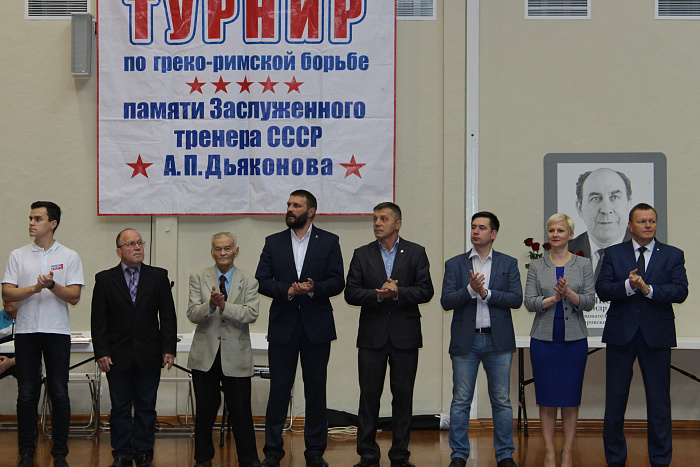 Фестиваль борьбы в Кирове собрал представителей шести регионов России