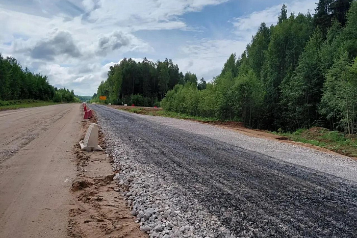 На северо-западе Кировской области строят современную асфальтированную трассу