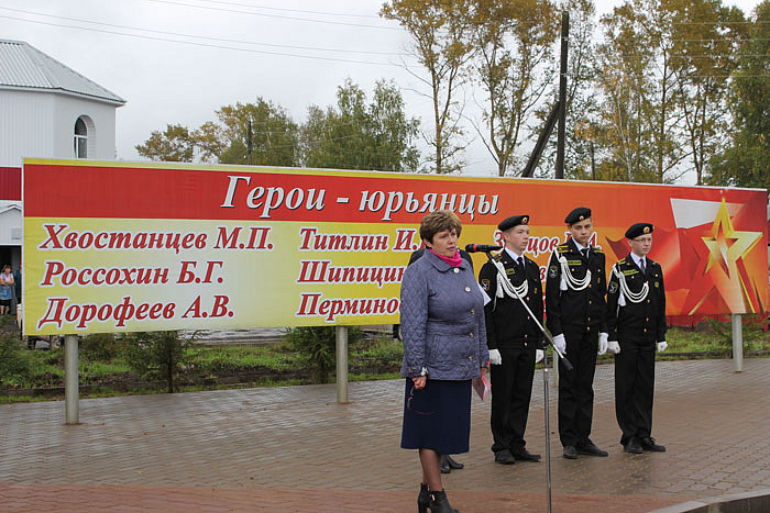 В Юрье благоустроили Аллею Славы