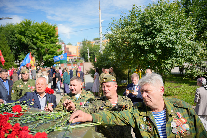 Ветераны боевых действий возложили цветы в память о товарищах