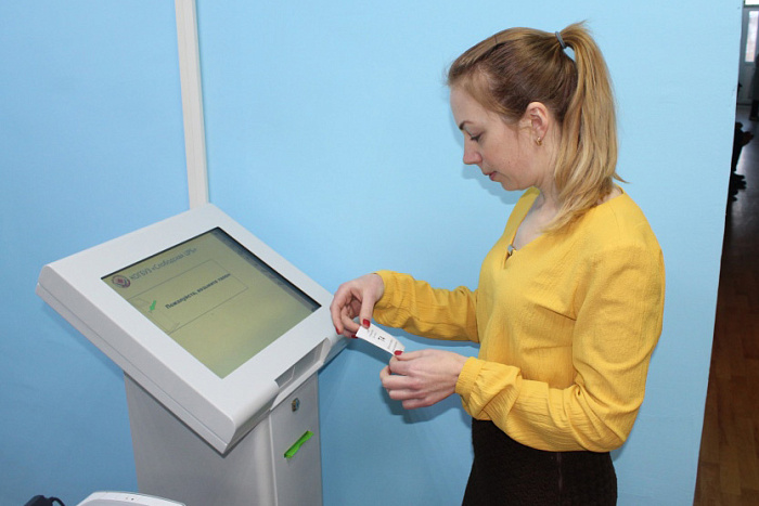 «Безбарьерные» регистратуры продолжают открываться в кировских районных больницах