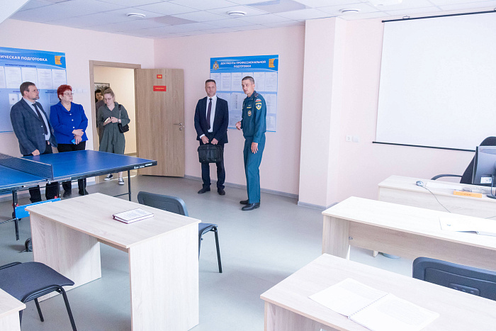 Общественный совет при администрации Губернатора и Правительства посетил пожарно-спасательную часть № 47 Слободского