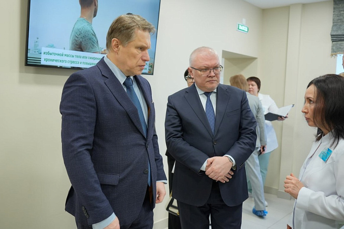 Министр здравоохранения России Михаил Мурашко посетил лечебные учреждения Кировской области