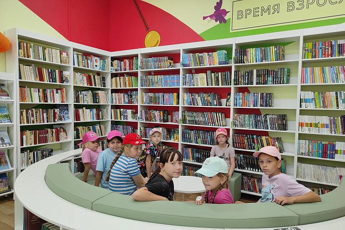 В Белой Холунице открылась первая в 2026 году модельная библиотека