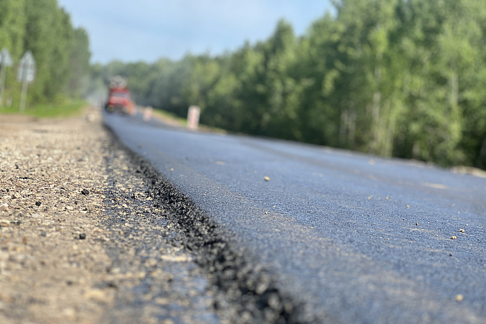 В Кирово-Чепецком районе по нацпроекту ремонтируют региональную трассу