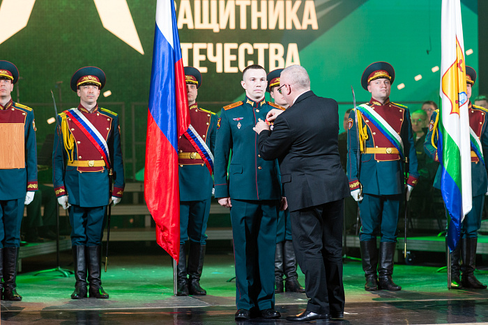 Александр Соколов вручил государственные и региональные награды отличившимся в службе кировчанам