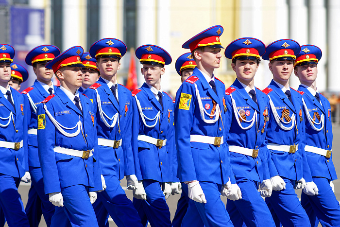 В преддверии Дня Победы в Кирове прошел юнармейский парад