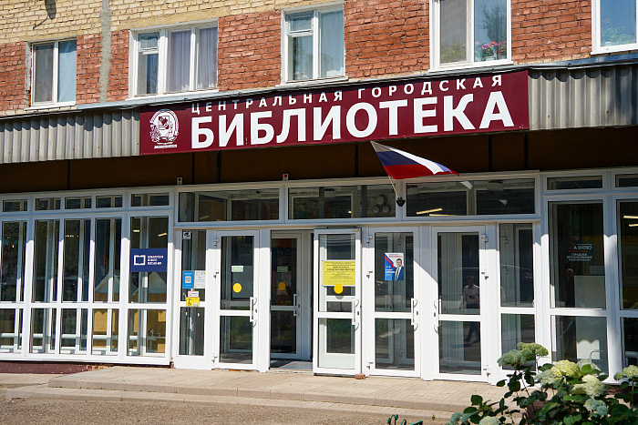 Александру Соколову презентовали новое библиотечное пространство  в Вятских Полянах