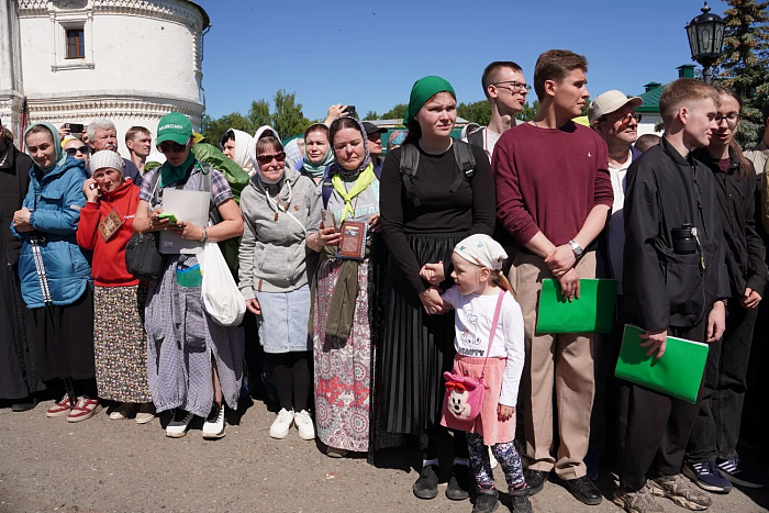 Семья Соколовых вместе с тысячами паломников отправились в Великорецкий крестный ход