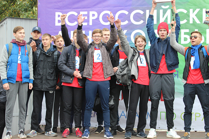 В Кирове летний спортивный сезон закрыли традиционной легкоатлетической эстафетой