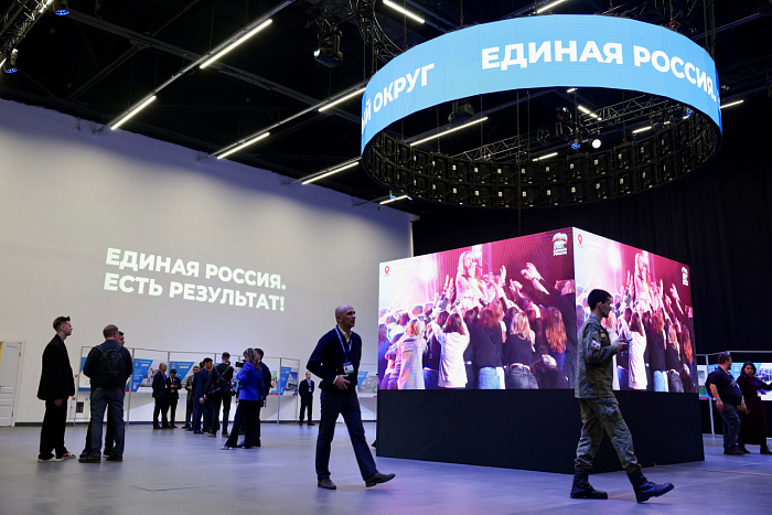Александр Соколов на окружном форуме представил комплексную региональную программу «Молодежь»