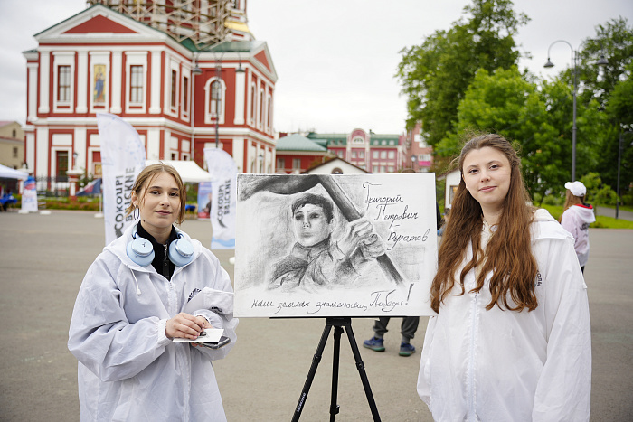 На Спасской площади развернулся центр общественного единства 
