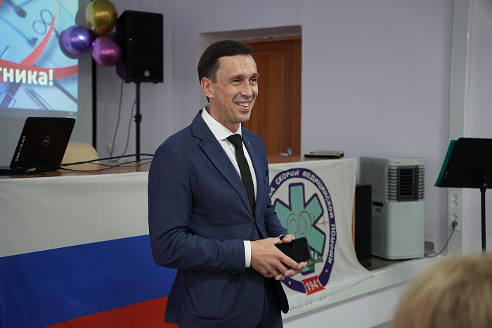Коллективы медицинских организаций региона принимают поздравления с профессиональным праздником