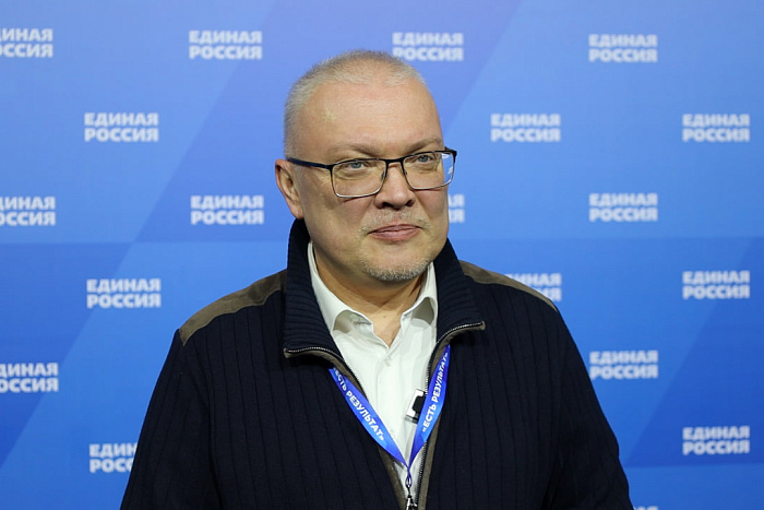 Александр Соколов на окружном форуме представил комплексную региональную программу «Молодежь»