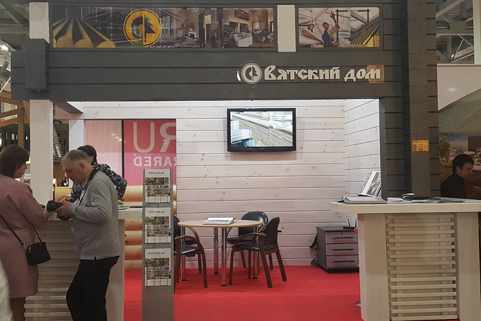 Максим Кочетков поприветствовал участников выставки «Деревянный Дом. Весна — 2017»