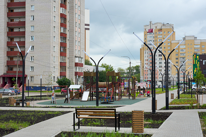 На месте пустыря в Кирове благодаря нацпроекту создали современный сквер