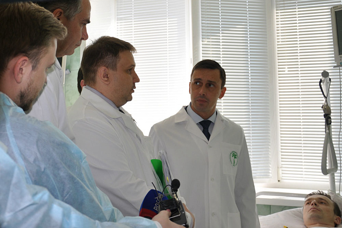 Кировские хирурги провели уникальную операцию