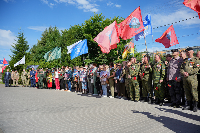 Ветераны боевых действий возложили цветы в память о товарищах