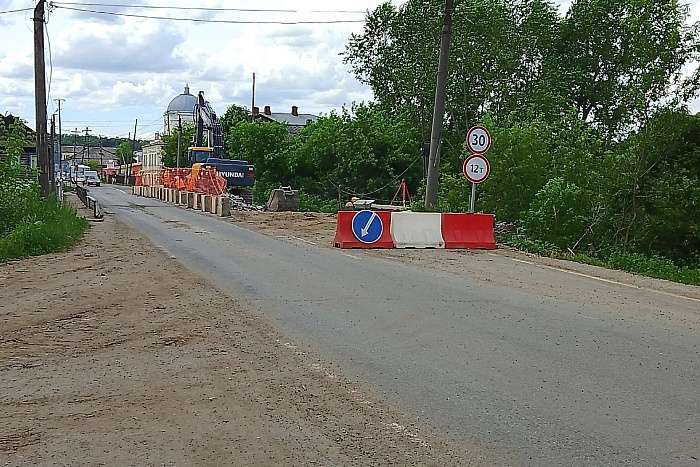 В Кировской области ремонтируют мост через реку Уржумка