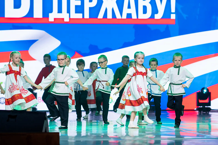 В Кирове прошел гала-концерт детских садов «Мы за Великую Державу»  