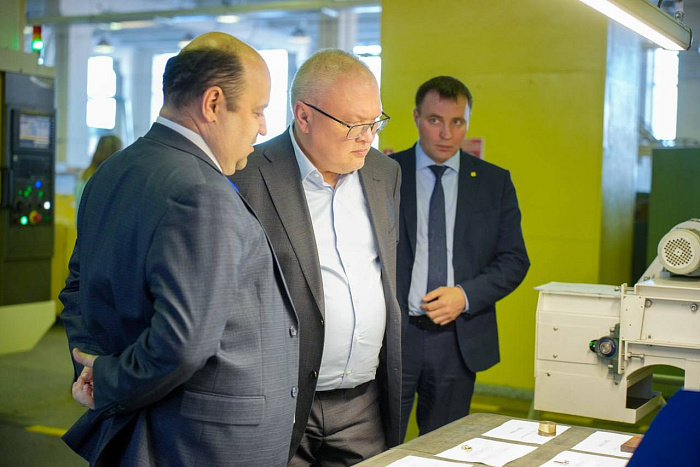 Александр Соколов посетил новый цех завода «Маяк»
