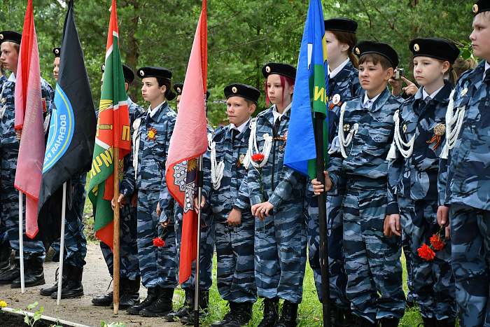 В поселке Восточном открыт памятник участникам СВО