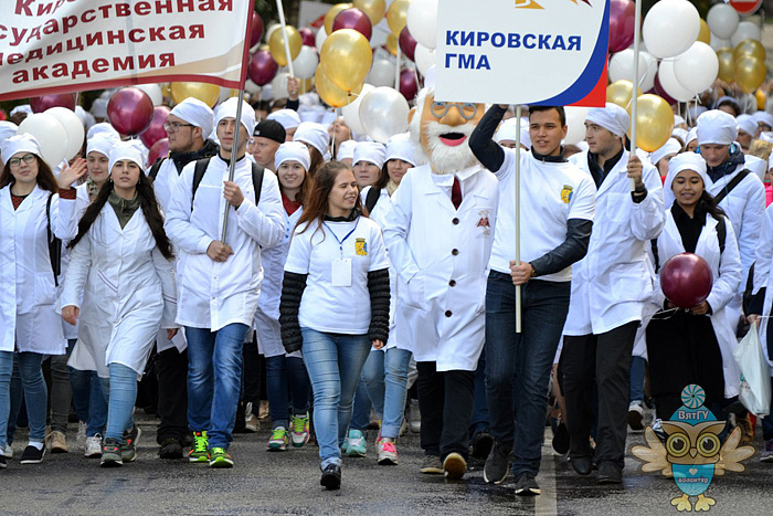 Более 3000 первокурсников в Кирове приняли участие в Параде российского студенчества